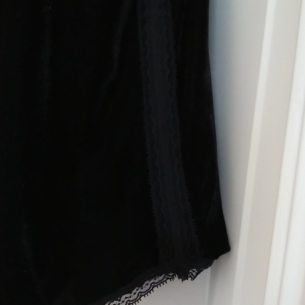 WHO WHAT WEAR Velvet & Lace Tank Top - Picture 8 of 8
